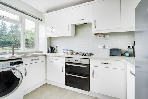 93 May Close, Chessington, KT9 2AP