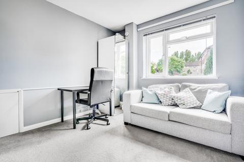 93 May Close, Chessington, KT9 2AP