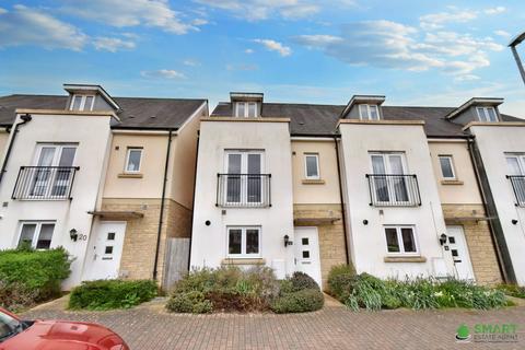18 Admiral Way, Exeter, EX2 7GA