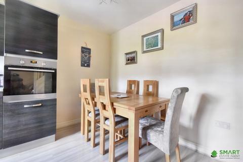 18 Admiral Way, Exeter, EX2 7GA