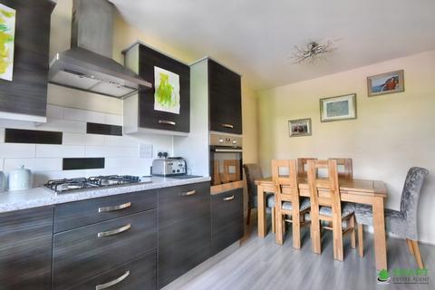 18 Admiral Way, Exeter, EX2 7GA