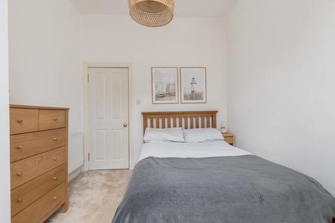 16/5 Bryson Road, Edinburgh, EH11 1EE