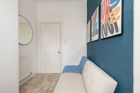 16/5 Bryson Road, Edinburgh, EH11 1EE