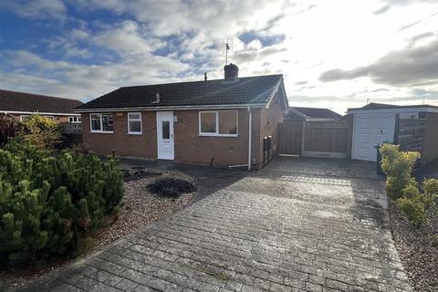 2 bedroom bungalow to rent, Castleton Close, Hucknall, Nottingham, Nottinghamshire, NG15