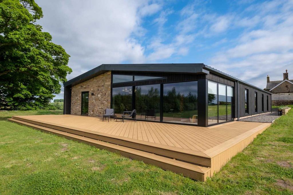 Bowbridge Rise, Great Whittington... 5 bed barn conversion for sale £