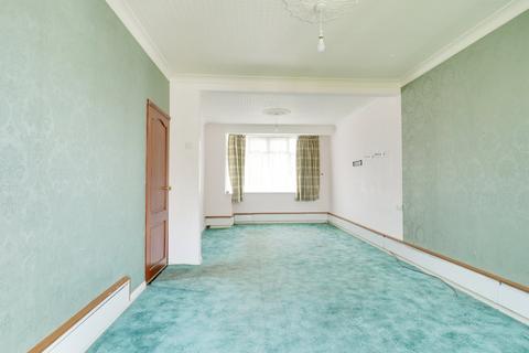 3 bedroom semi-detached house for sale, Lake Avenue, Rainham RM13
