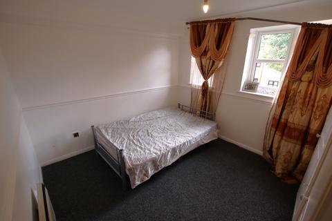 2 bedroom flat to rent, Shafter Road, Dagenham RM10