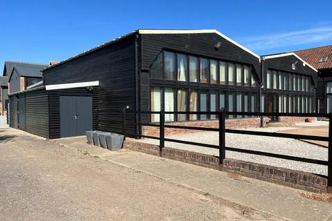 Industrial unit to rent, Unit 6 Appletree Barns, Folly Lane, Copdock, Ipswich, Suffolk, IP8