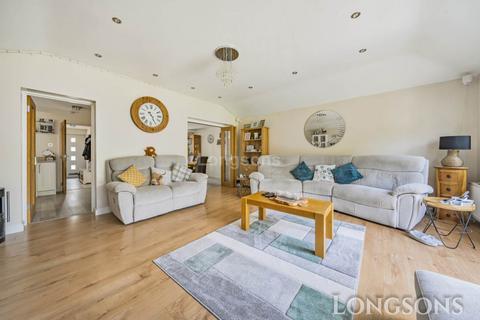 5 Blenheim Way, Watton, Thetford, IP25 6XS