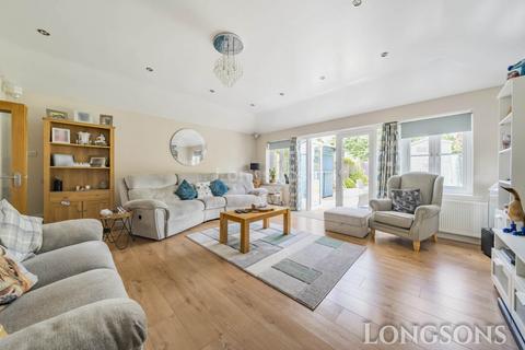 5 Blenheim Way, Watton, Thetford, IP25 6XS
