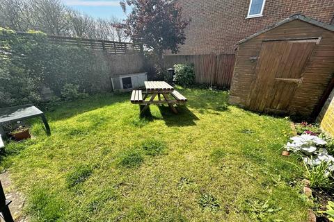 2 bedroom semi-detached house to rent, Berry Close, Peacehaven, BN10 7DW