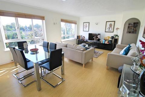 2 bedroom apartment to rent, Howton Place, Bushey Heath, Bushey, Hertfordshire, WD23