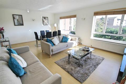 2 bedroom apartment to rent, Howton Place, Bushey Heath, Bushey, Hertfordshire, WD23