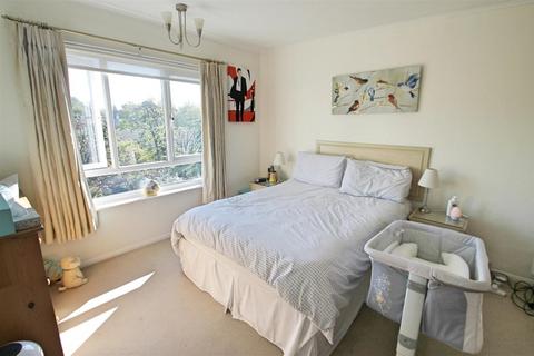 2 bedroom apartment to rent, Howton Place, Bushey Heath, Bushey, Hertfordshire, WD23