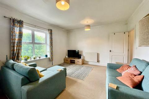 2 bedroom flat to rent, Boundary Road, Newbury RG14