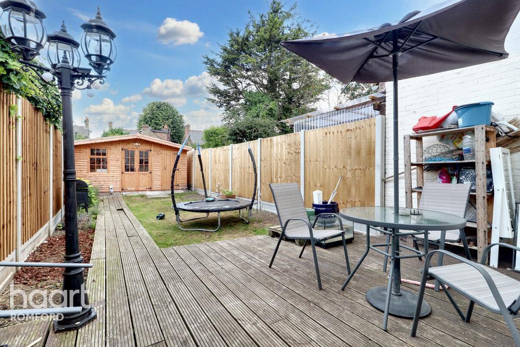 Drummond Road, Romford, RM7 7EJ 2 bed semidetached house for sale £375,000