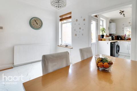 51 Drummond Road, Romford, RM7 7EJ