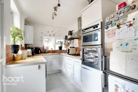 51 Drummond Road, Romford, RM7 7EJ
