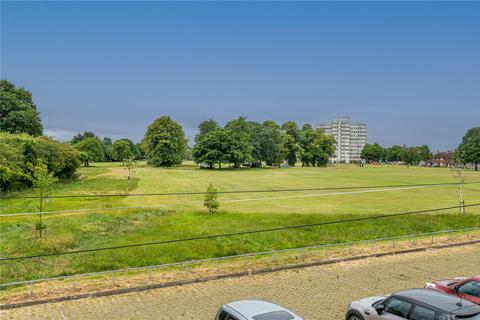 3 bedroom semi-detached house for sale, Newington Close, Southend-on-Sea, Essex, SS2