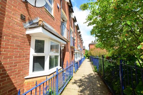 3 bedroom terraced house to rent, Gardeners Place Chartham CT4