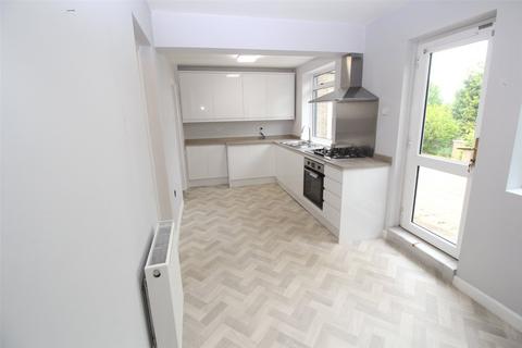 4 bedroom semi-detached house to rent, Albemarle Road, Barnet EN4