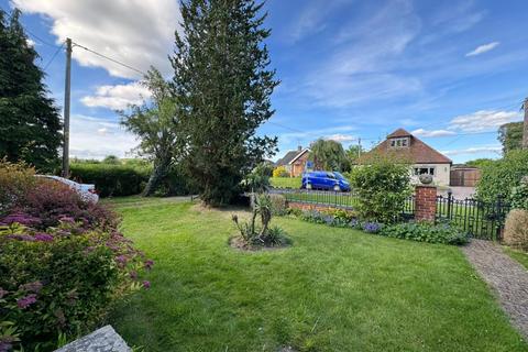3 bedroom detached house to rent, Winchbottom Lane, Little Marlow