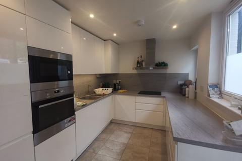 5 bedroom terraced house to rent, London E15