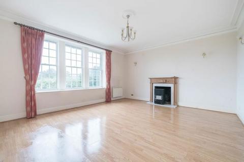 2 bedroom flat for sale, Burton Park Road, Petworth, West Sussex, GU28 0JU