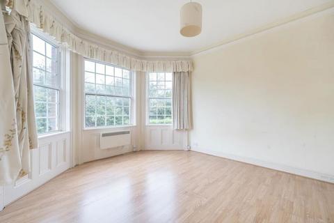 2 bedroom flat for sale, Burton Park Road, Petworth, West Sussex, GU28 0JU