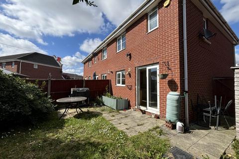 2 bedroom house to rent, Wellingford Avenue, Widnes WA8