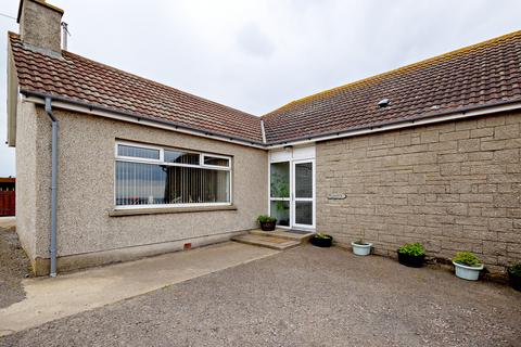 3 bedroom detached bungalow for sale, Braevik, Dunbeath, Highland. KW6 6EH