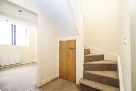 2 bedroom property to rent, The Grange, Richardshaw Lane, Pudsey, Leeds, LS28