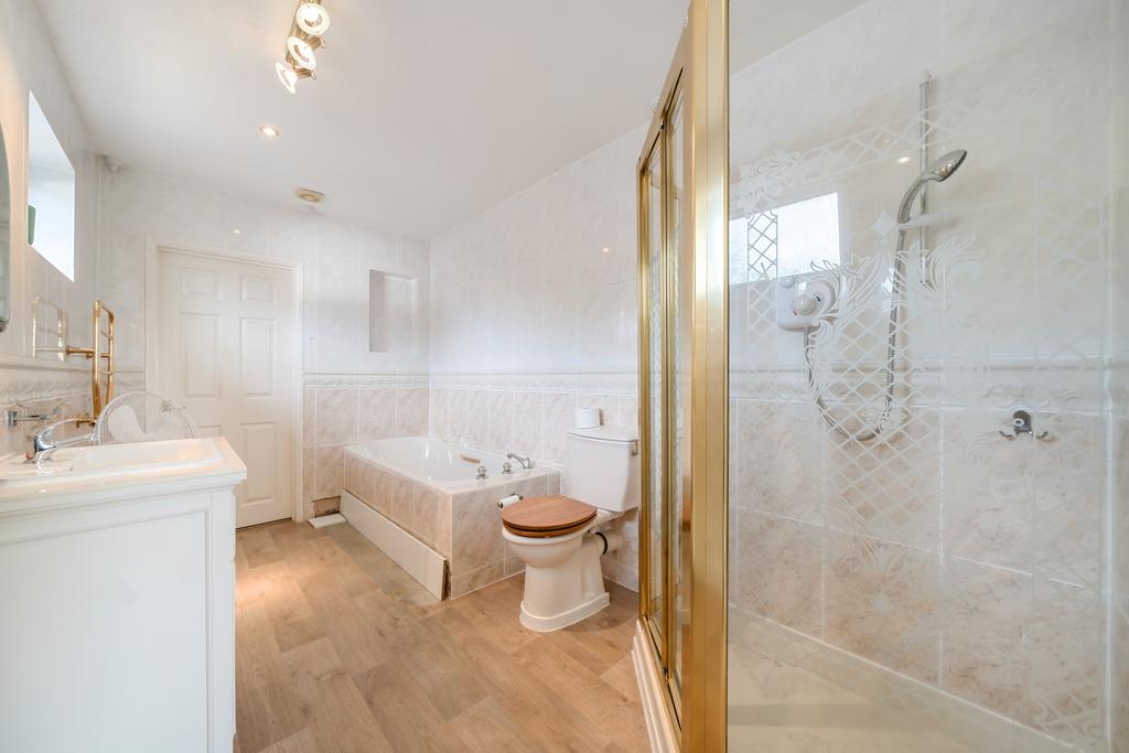 Ensuite Bathroom