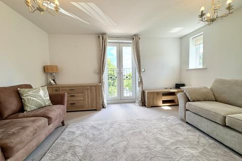 2 bedroom flat to rent, Cowrakes Road, Huddersfield, West Yorkshire, HD3