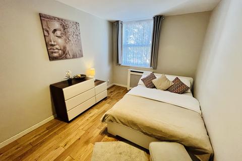 2 bedroom flat to rent, London W7