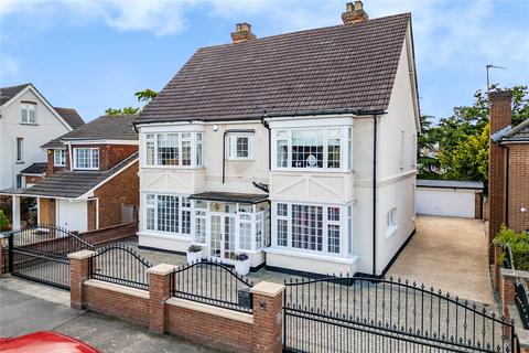 5 bedroom detached house for sale, Walden Road, Hornchurch, RM11