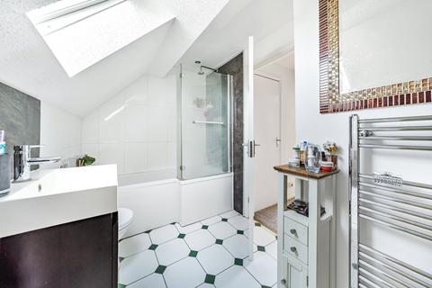 27 Bradfield Close, Guildford, GU4 7YT