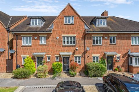 4 bedroom townhouse for sale, Montague Close, Farnham Royal SL2