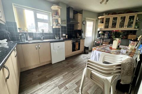 4 bedroom semi-detached house for sale, Warley Road, Hayes, Greater London, UB4