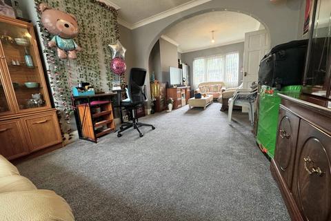4 bedroom semi-detached house for sale, Warley Road, Hayes, Greater London, UB4