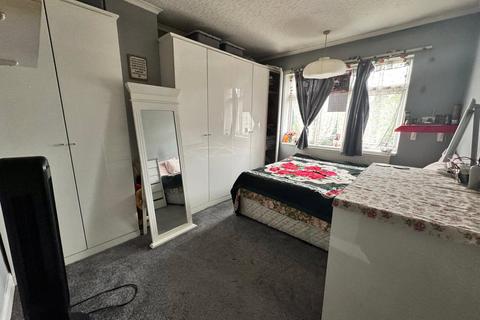 43 Warley Road, Hayes, UB4 0PZ