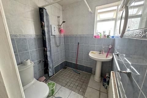 43 Warley Road, Hayes, UB4 0PZ