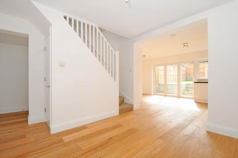 2 bedroom house to rent, Tottenhall Road Palmers Green N13