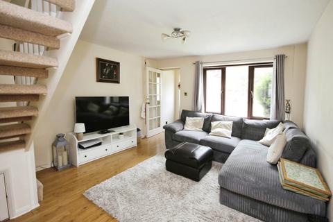 2 bedroom end of terrace house to rent, Townsend Close, Bracknell RG12