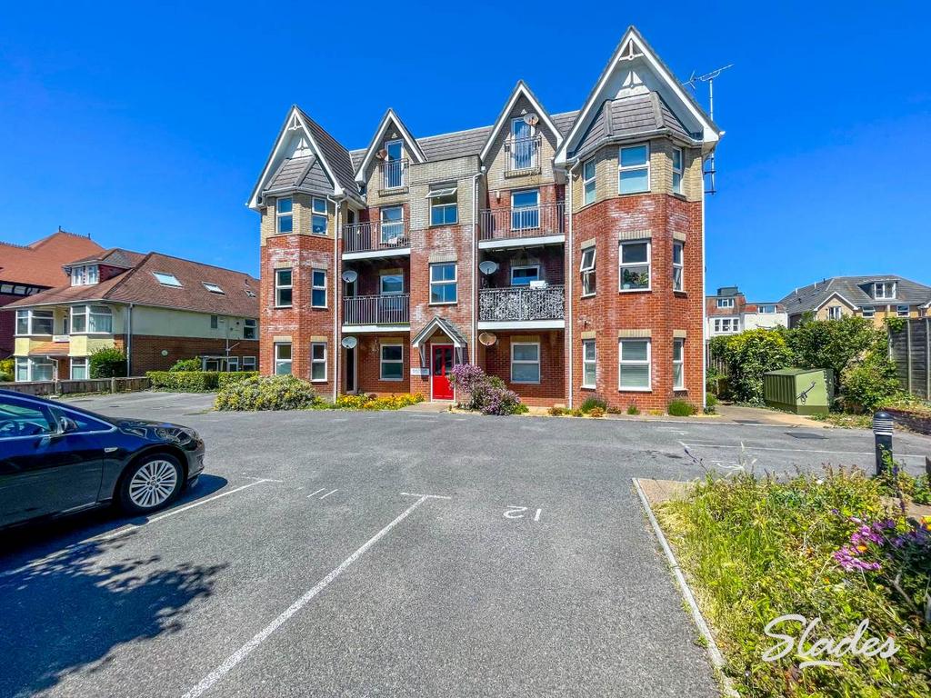 Florence Road, Dorset 2 bed flat £1,300 pcm (£300 pw)