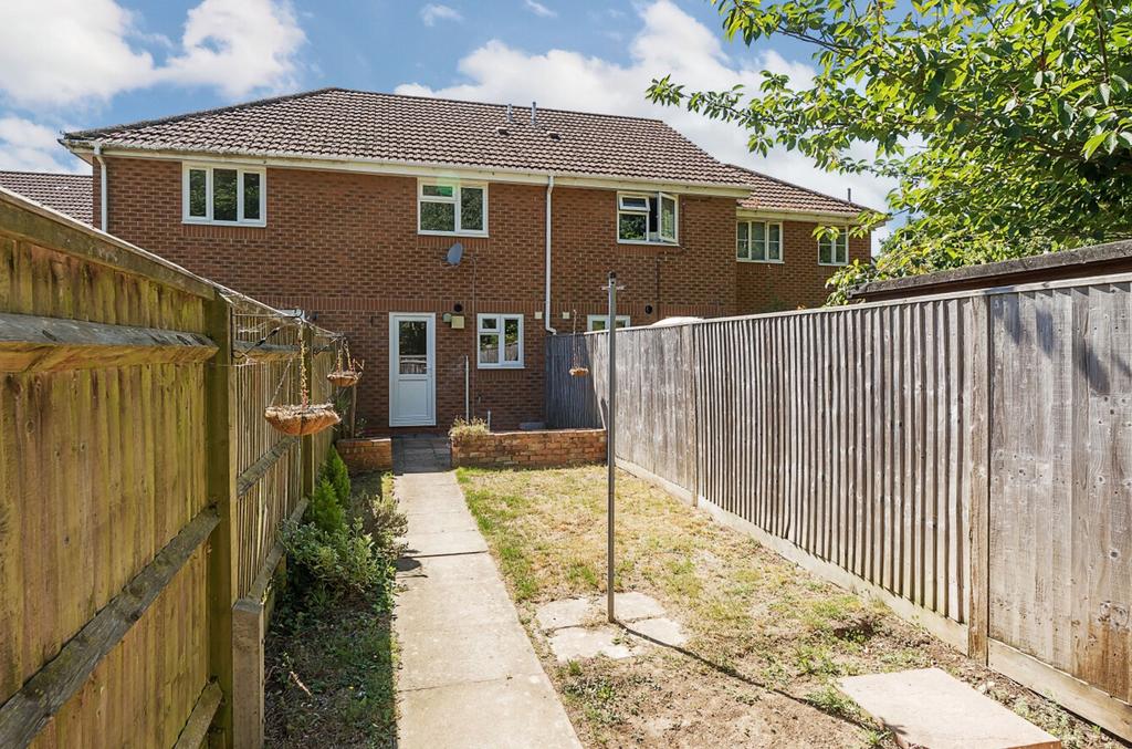 Churchwood Drive, Tangmere, PO20 2 bed terraced house for sale - £249,500