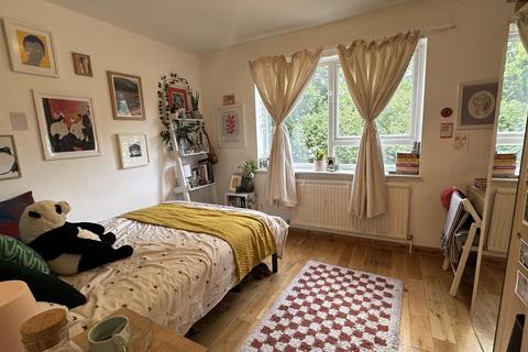 4 bedroom terraced house to rent, Cowper Road, Newington Green, N16