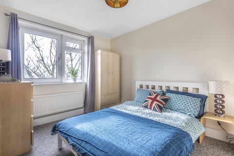 3 bedroom flat to rent, Hydethorpe Road Balham SW12
