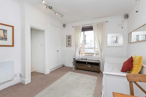 Studio to rent, Arundel Gardens, Notting Hill, W11