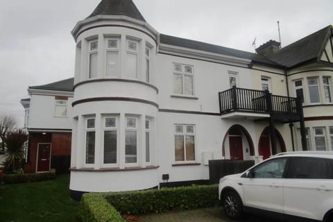 2 bedroom flat to rent, Riviera Drive, Southend On Sea